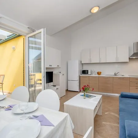 Διαμέρισμα Modern In - 73 M² - Balcony And Air Conditioning
