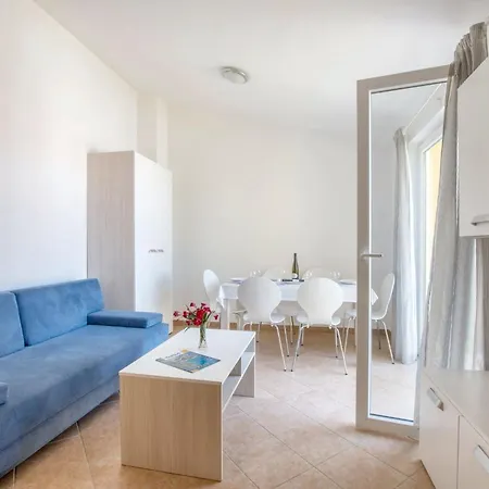 Modern In - 73 M² - Balcony And Air Conditioning Bašanija