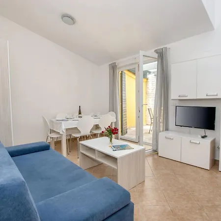 Modern In - 73 M² - Balcony And Air Conditioning Bašanija
