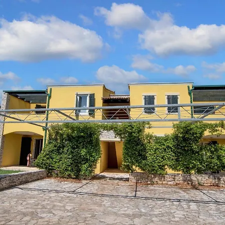 Apartman Modern In - 73 M² - Balcony And Air Conditioning Basanija